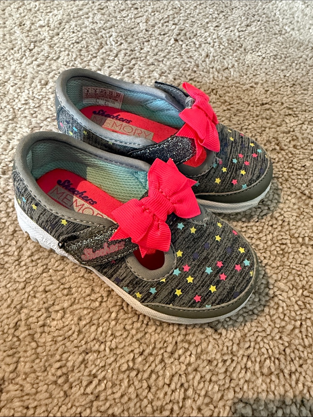 Skechers Girls' Gray Slip-On Sneakers with Hot Pink Bow and Multicolor Stars